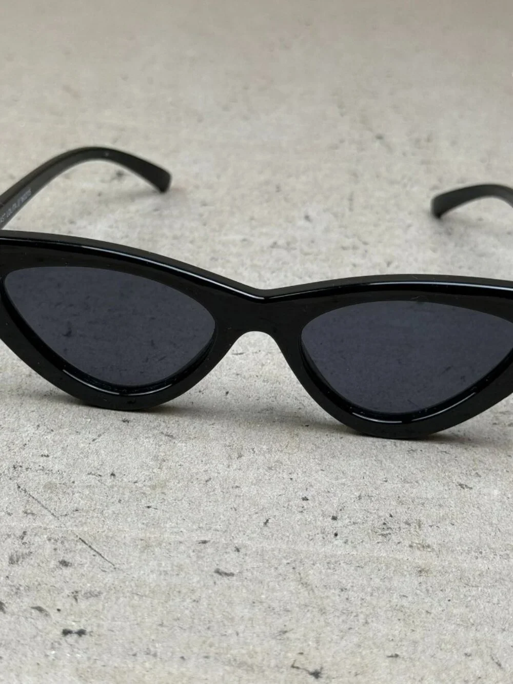 Adam Selman x Le Specs Black Cat Eye Sunglasses Scratched damage on lens & frame